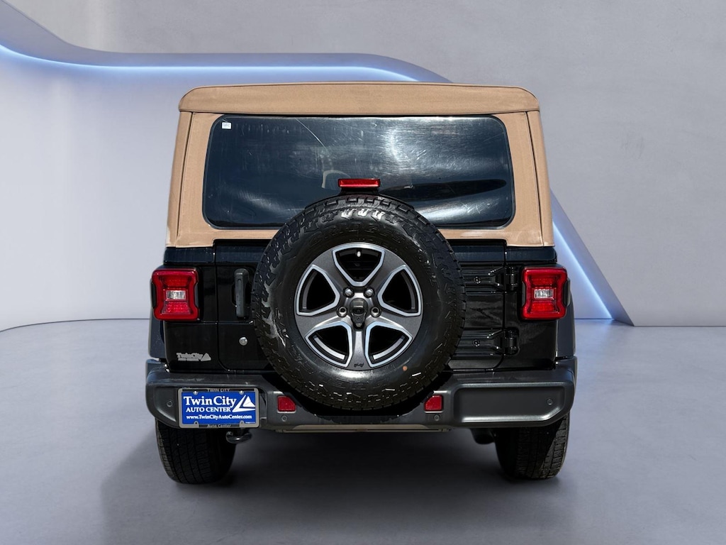 Used 2020 Jeep Wrangler Unlimited Black and Tan SUV
