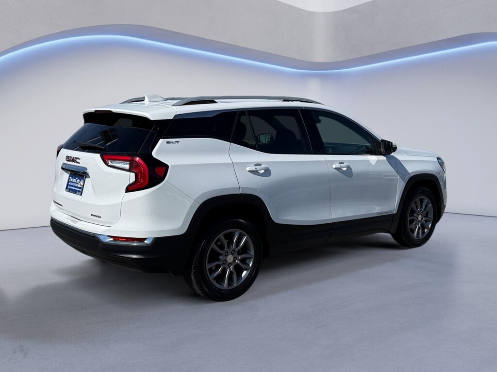 Used 2024 GMC Terrain SLT SUV