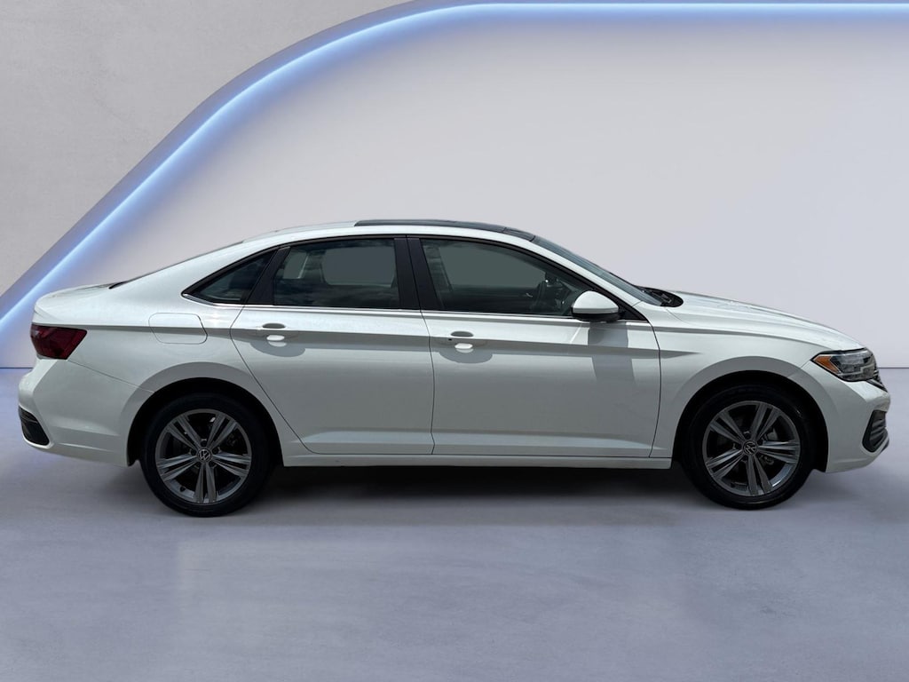 Used 2024 Volkswagen Jetta SE Sedan