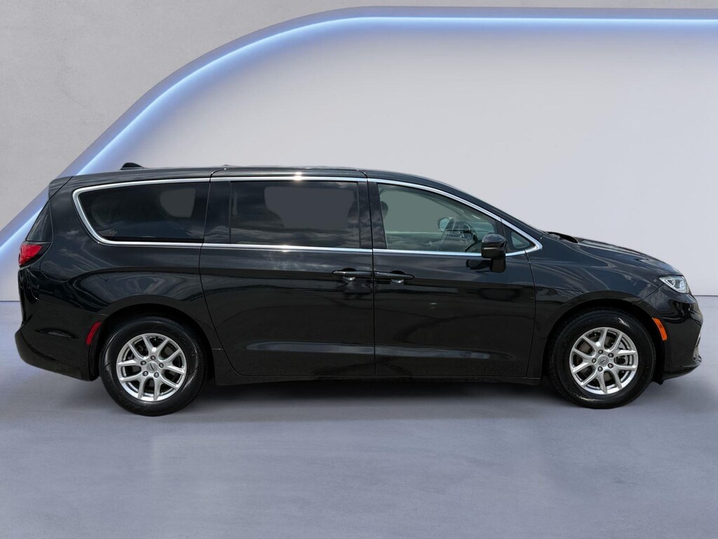 Used 2023 Chrysler Pacifica Touring L Van