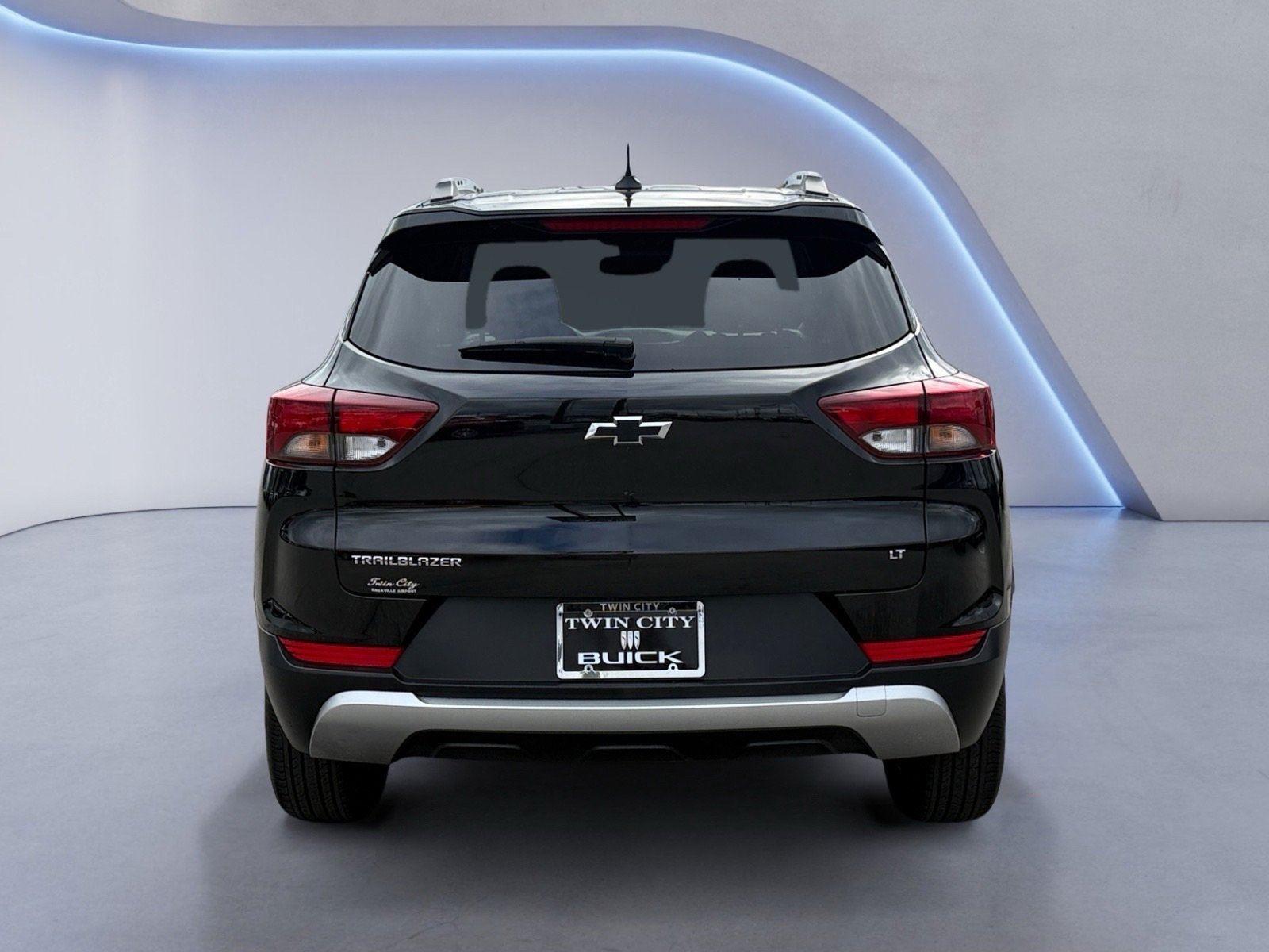 2023 Chevrolet Trailblazer LT photo 3