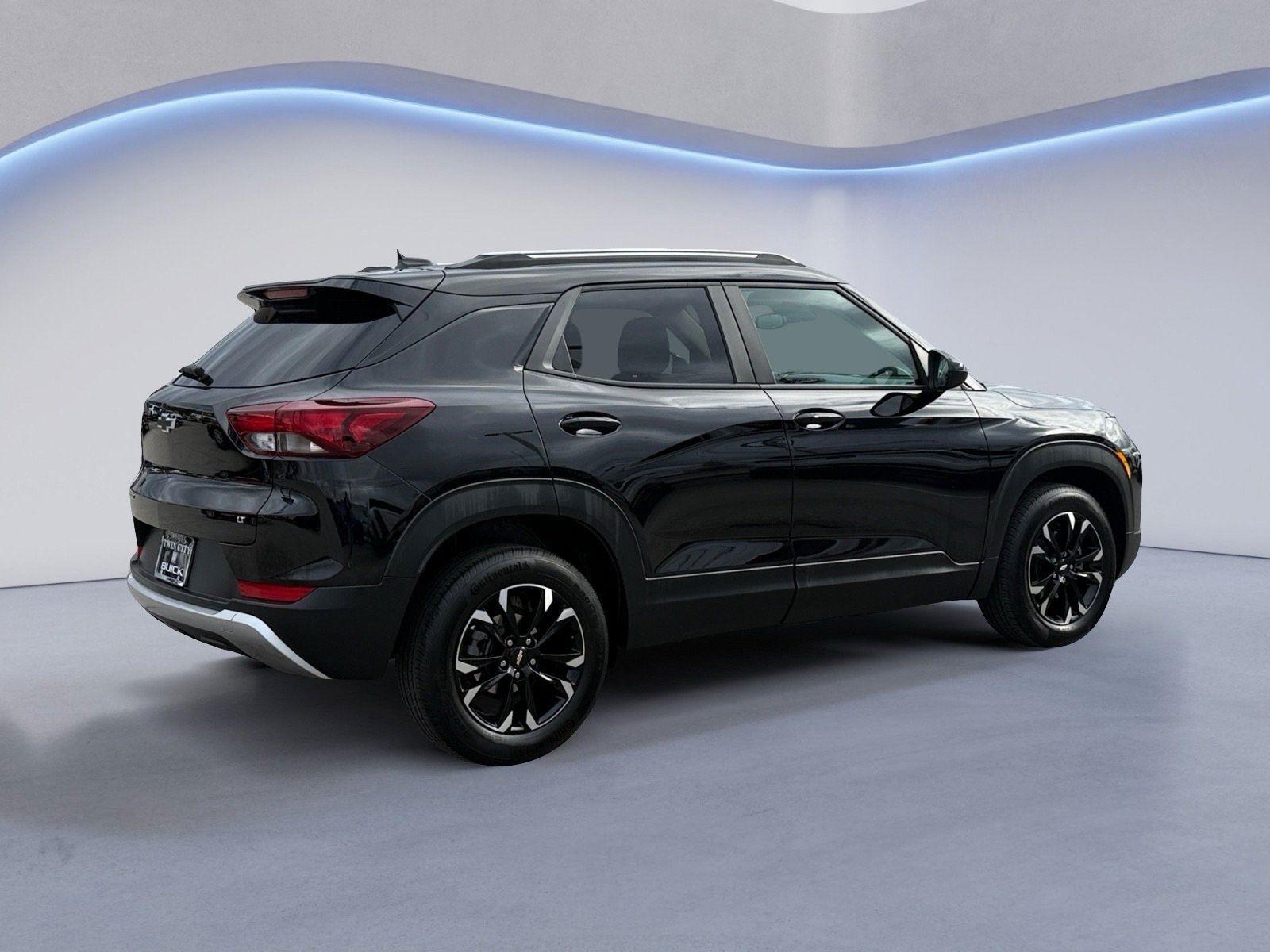 2023 Chevrolet Trailblazer LT photo 2