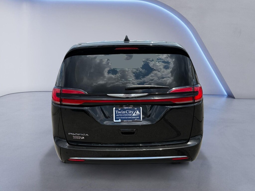 Used 2023 Chrysler Pacifica Touring L Van