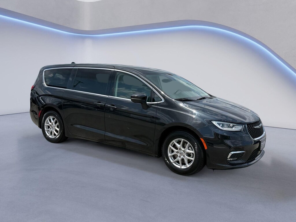 Used 2023 Chrysler Pacifica Touring L Van