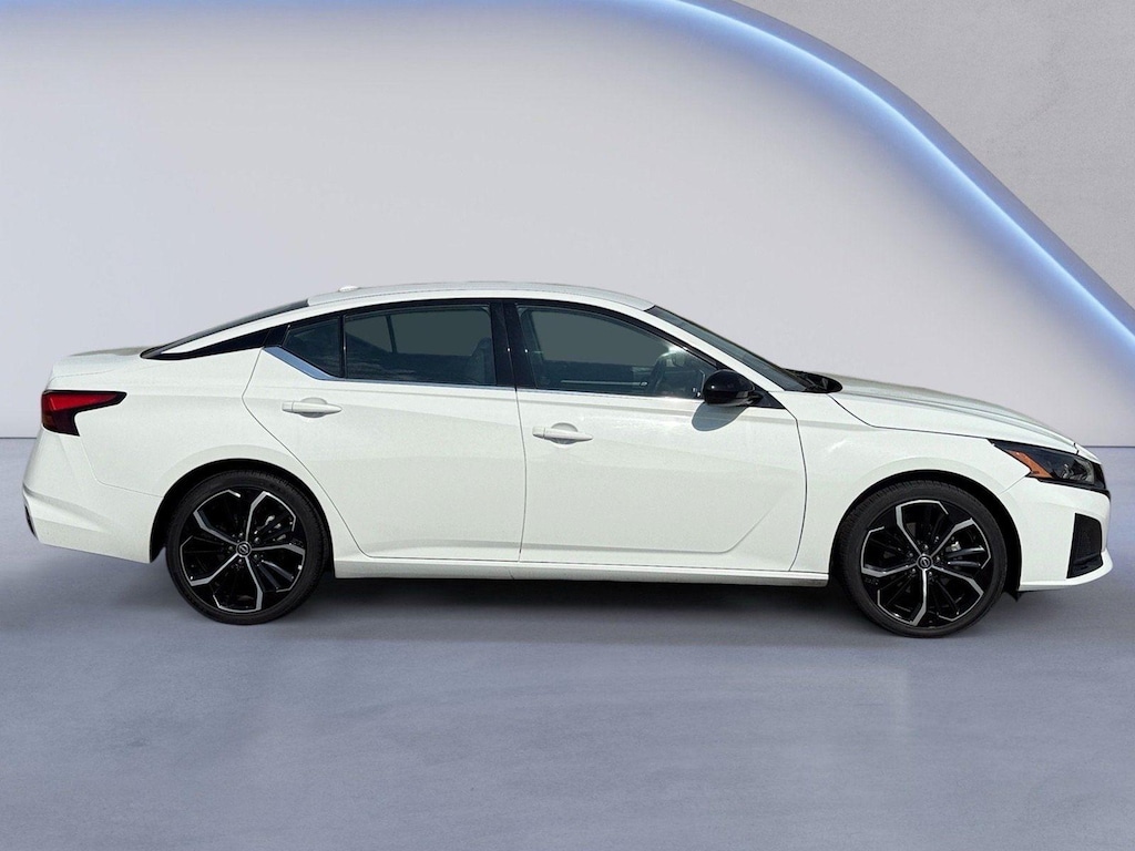 Used 2023 Nissan Altima 2.5 SR Sedan