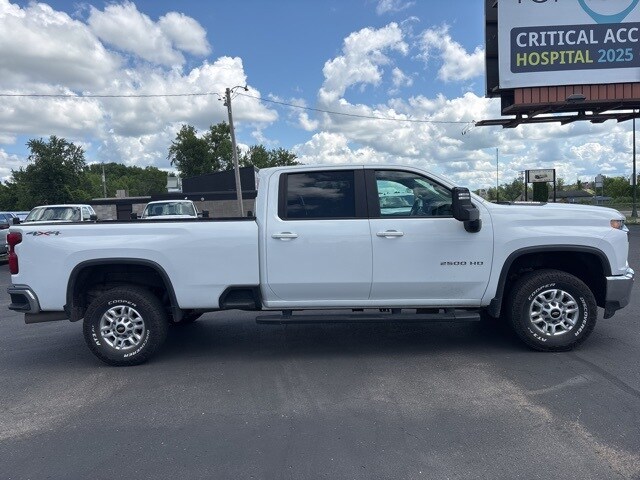 2022 Chevrolet Silverado 2500HD LT photo 4