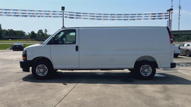 2025 Chevrolet Express Cargo Work Van - Photo 8