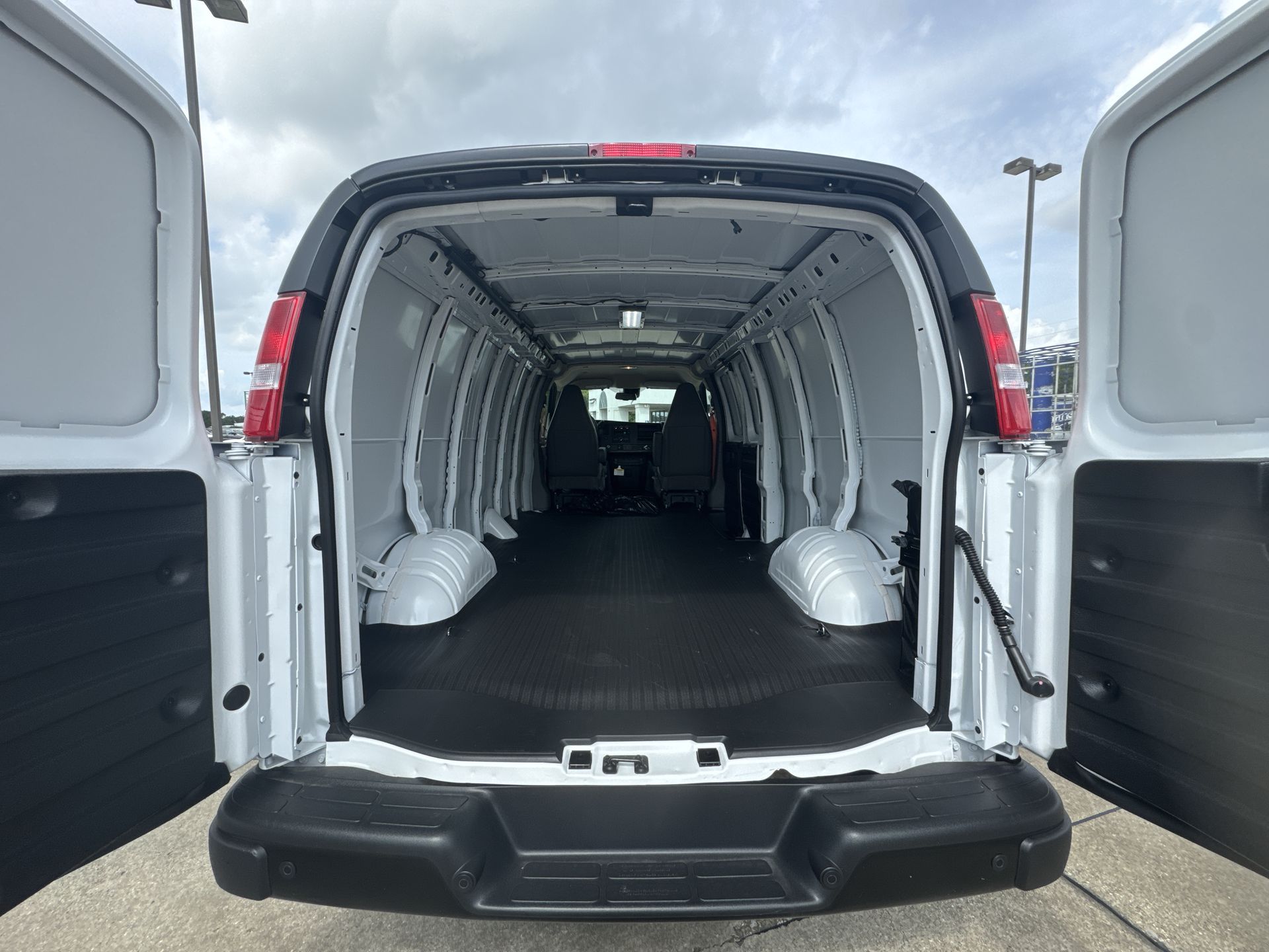 2025 Chevrolet Express Cargo Work Van - Photo 74