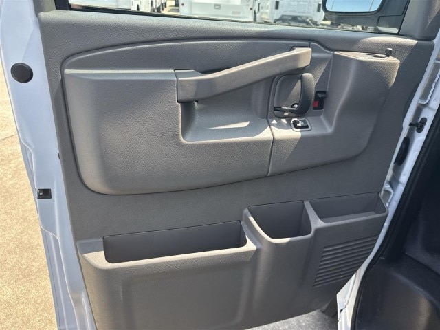 2025 Chevrolet Express Cargo Work Van - Photo 18