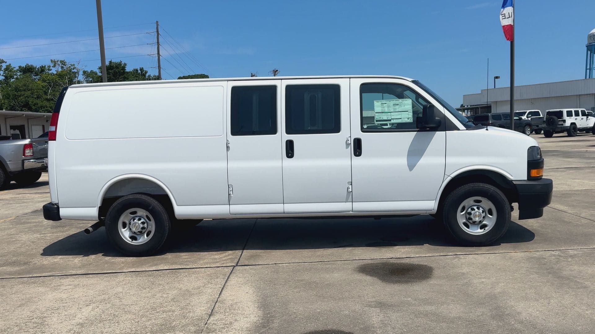 2025 Chevrolet Express Cargo Work Van - Photo 59
