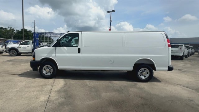2025 Chevrolet Express Cargo Work Van - Photo 8