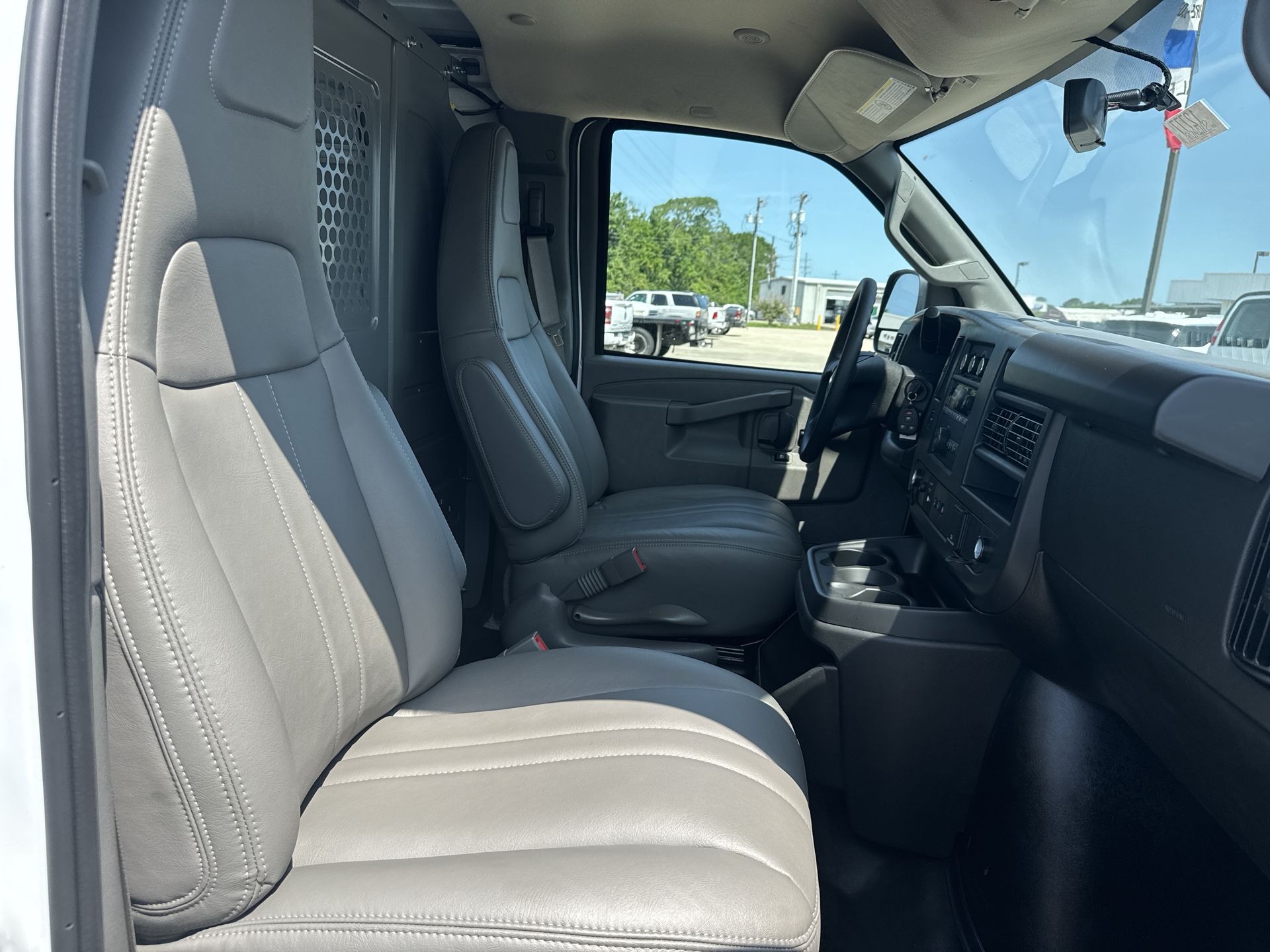 2025 Chevrolet Express Cargo Work Van - Photo 77