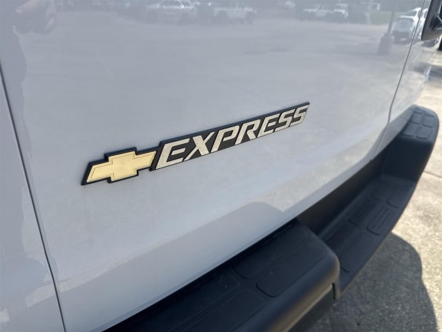 2025 Chevrolet Express Cargo Work Van - Photo 27