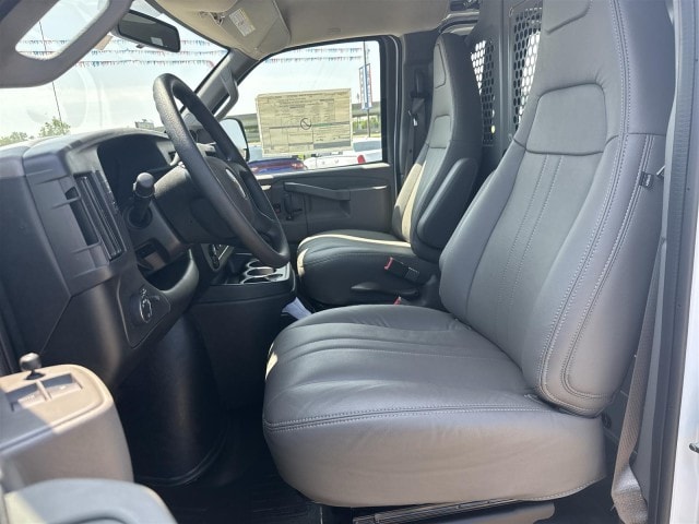 2025 Chevrolet Express Cargo Work Van - Photo 17