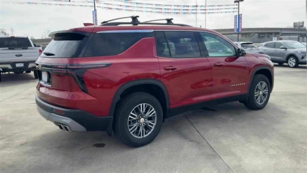 Used 2025 Chevrolet Traverse LT SUV