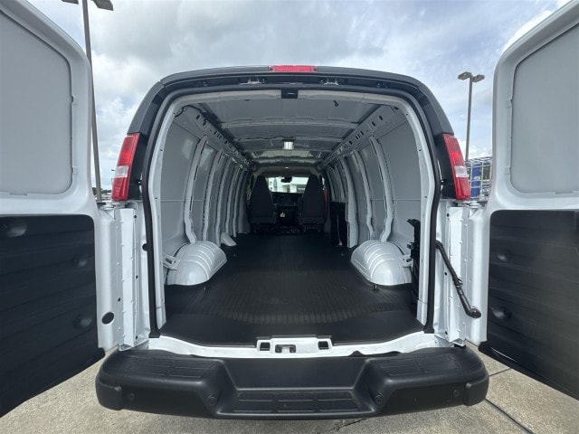 2025 Chevrolet Express Cargo Work Van - Photo 21