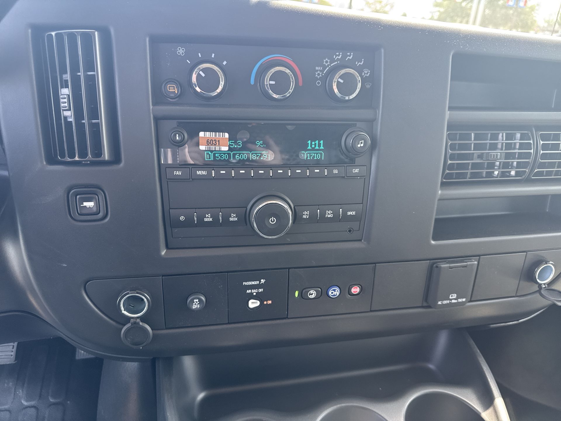 2025 Chevrolet Express Cargo Work Van - Photo 65