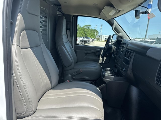 2025 Chevrolet Express Cargo Work Van - Photo 23