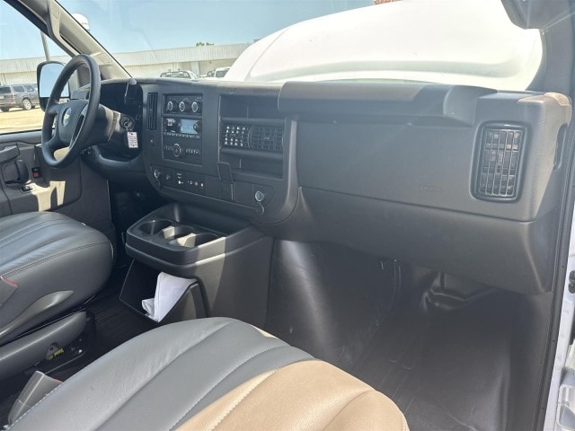 2025 Chevrolet Express Cargo Work Van - Photo 25