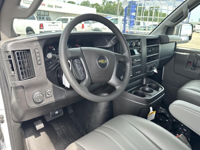 2025 Chevrolet Express Cargo Work Van - Photo 10