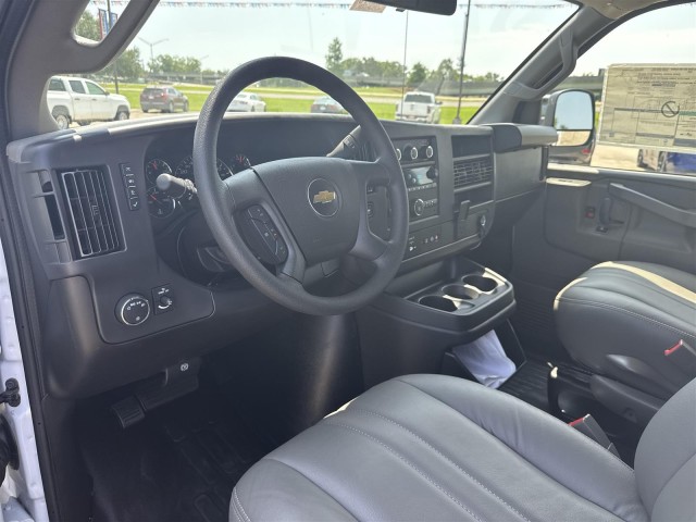 2025 Chevrolet Express Cargo Work Van - Photo 10