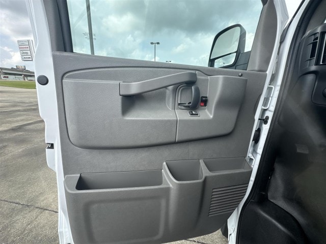 2025 Chevrolet Express Cargo Work Van - Photo 19