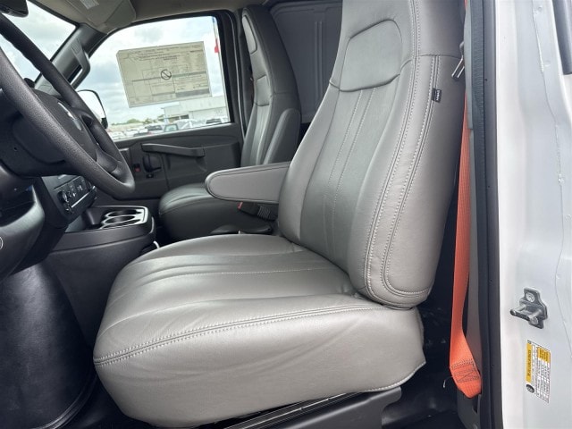 2025 Chevrolet Express Cargo Work Van - Photo 17