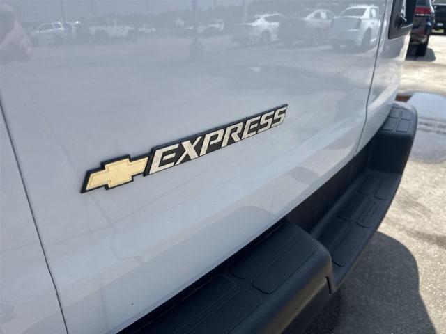 2025 Chevrolet Express Cargo Work Van - Photo 26