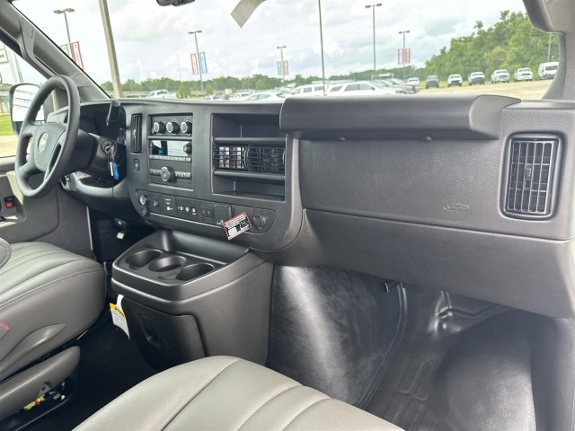 2025 Chevrolet Express Cargo Work Van - Photo 23