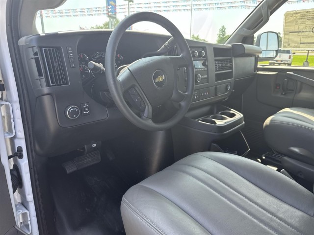 2025 Chevrolet Express Cargo Work Van - Photo 10