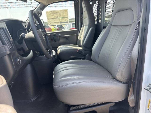 2025 Chevrolet Express Cargo Work Van - Photo 16