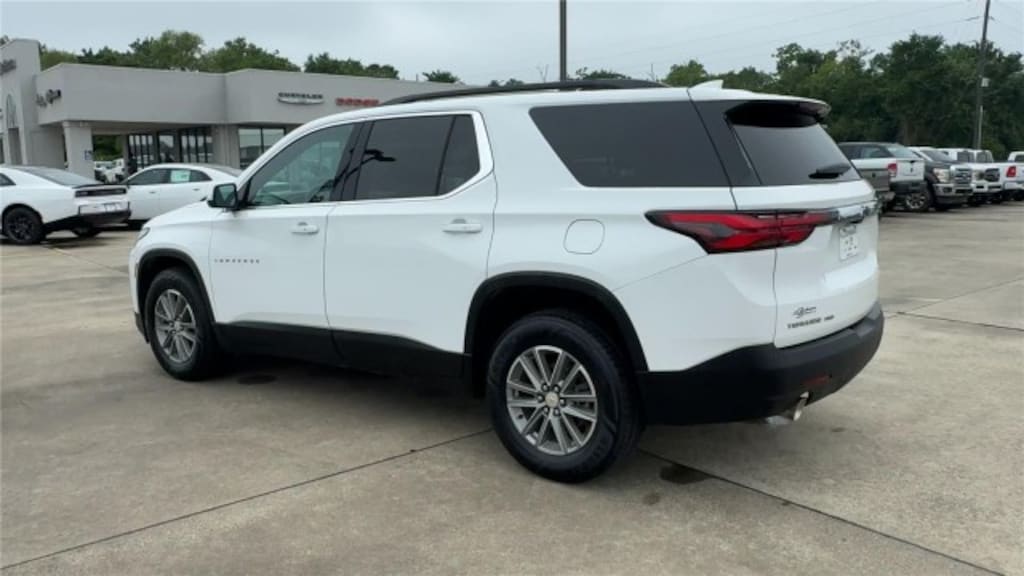 Used 2023 Chevrolet Traverse LT Cloth SUV