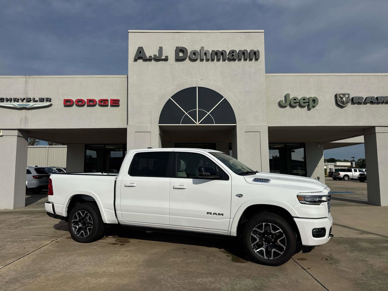 2026 RAM Ram 1500 Pickup Laramie's photo