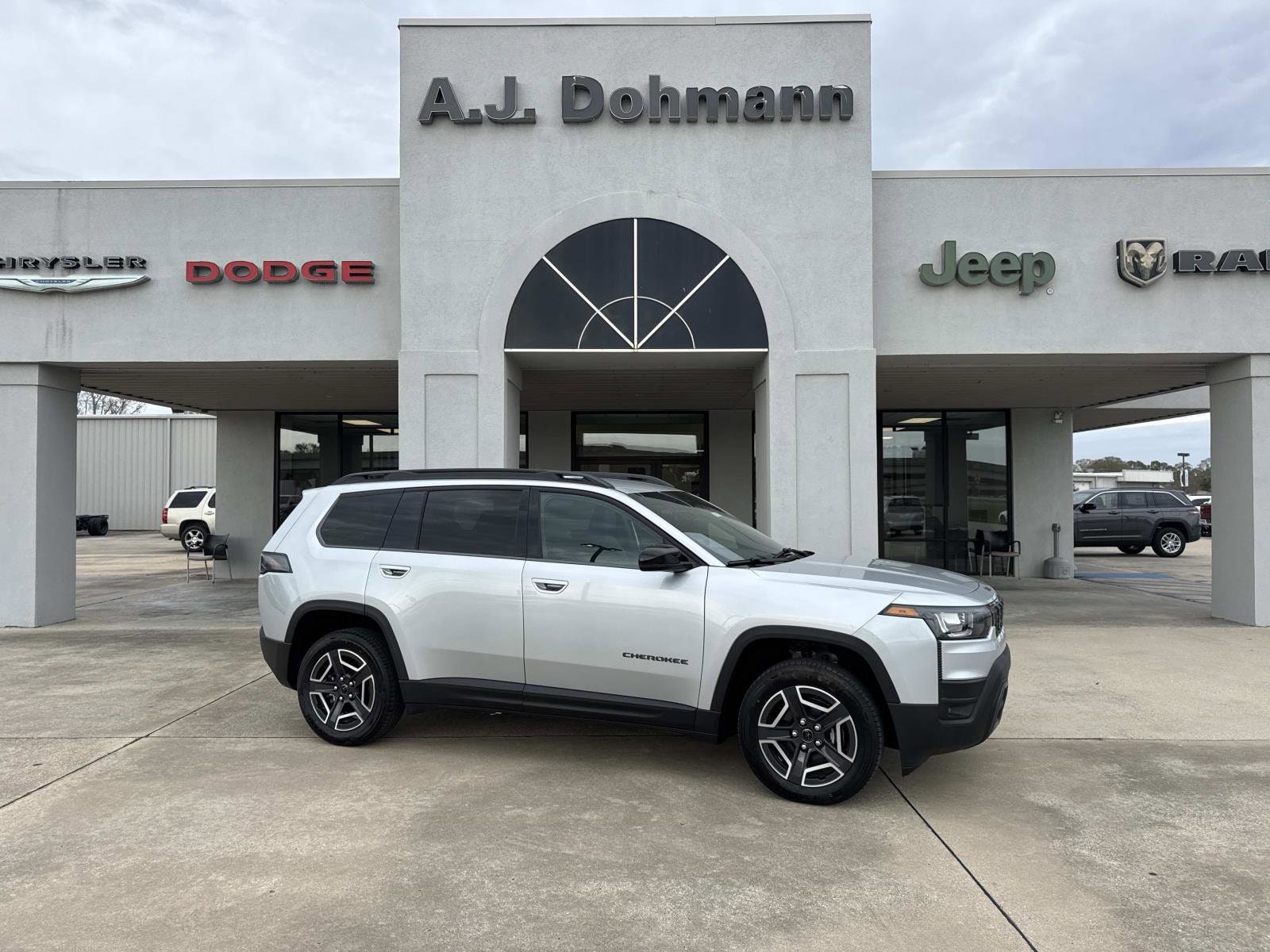 2026 Jeep Cherokee Limited HEV 4X4's photo