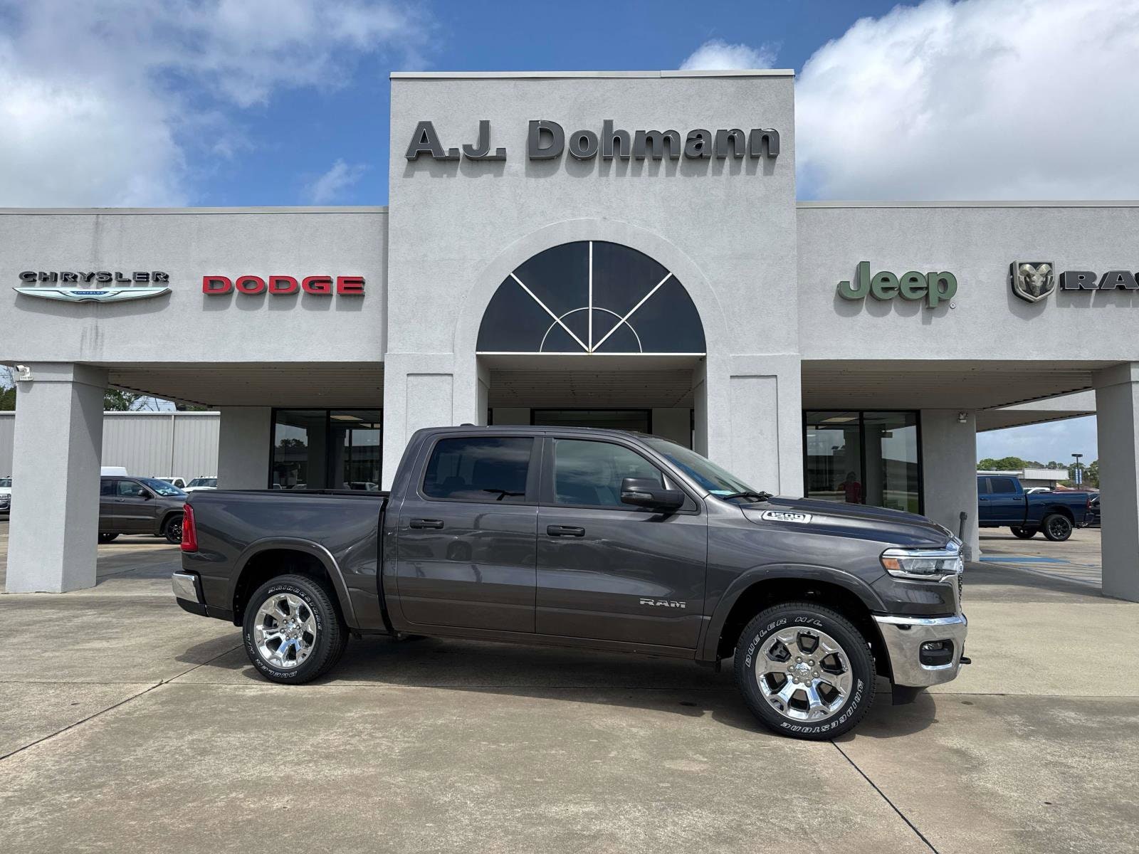 2025 Ram 1500 BIG HORN CREW CAB 4X4 5'7 BOX
