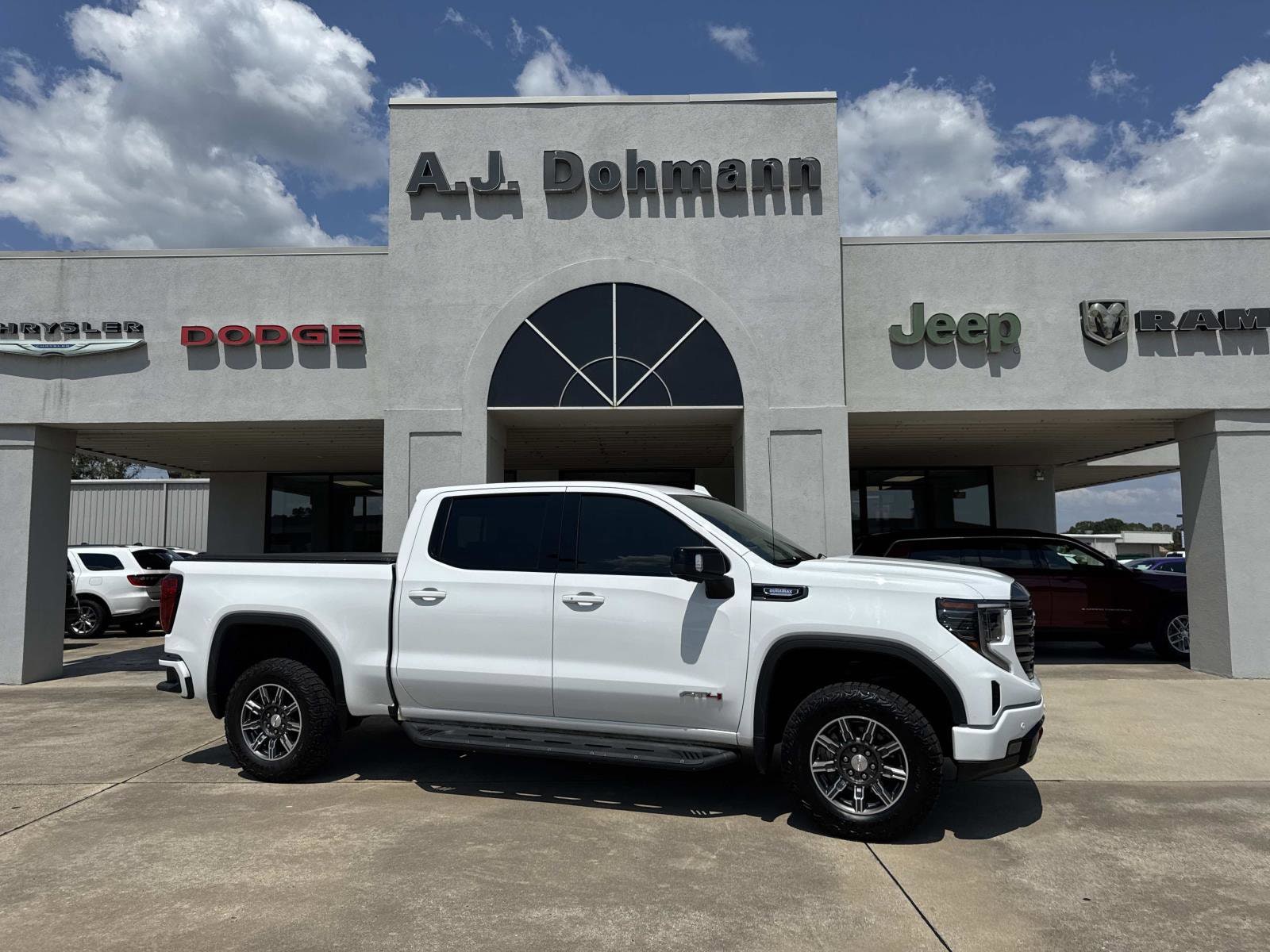 2024 GMC Sierra 1500 AT4's photo