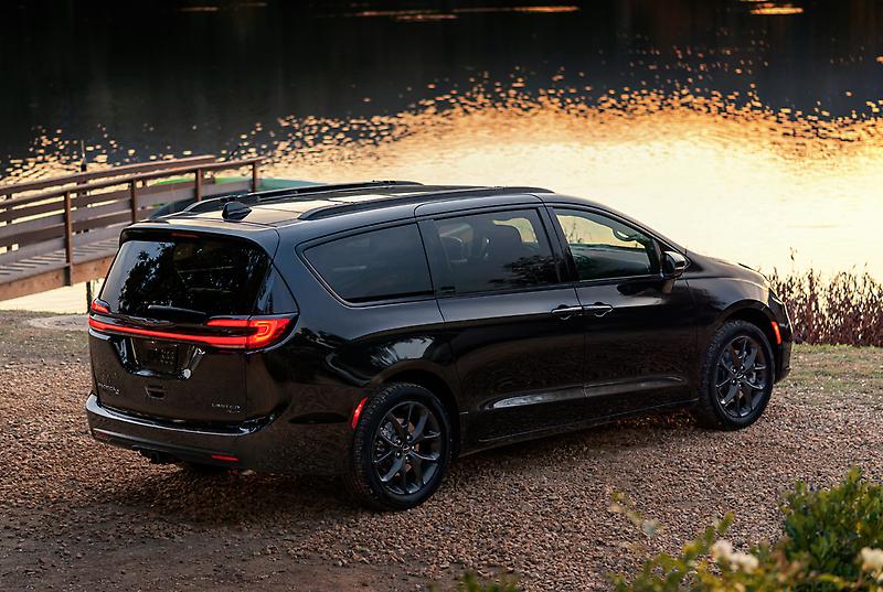 Learn more about the 2023 Chrysler Pacifica trim options near Morgan City LA