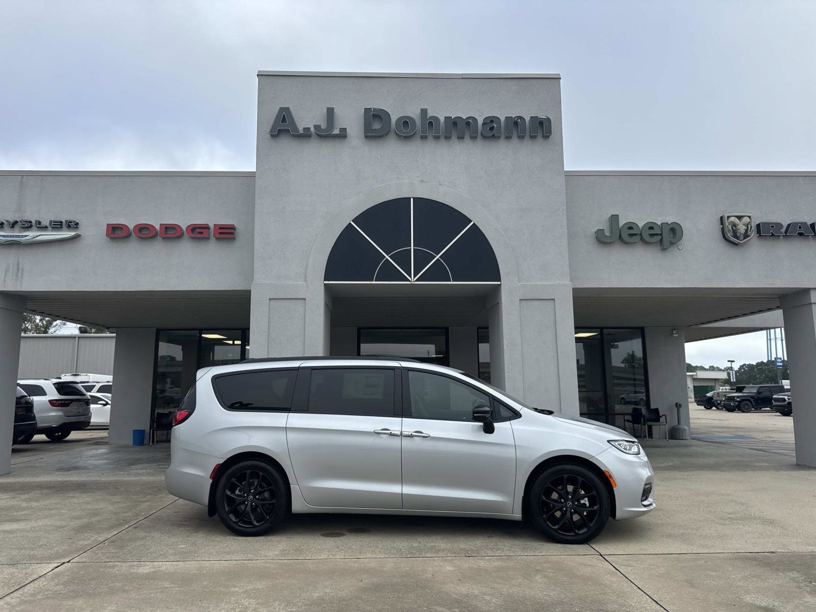 2026 Chrysler Pacifica Passenger Van 