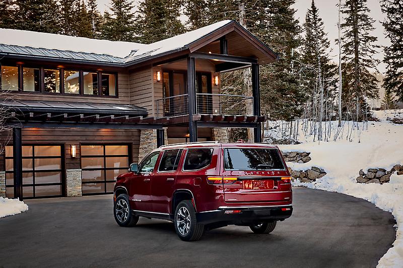 Explore the upscale 2023 Wagoneer near Franklin LA