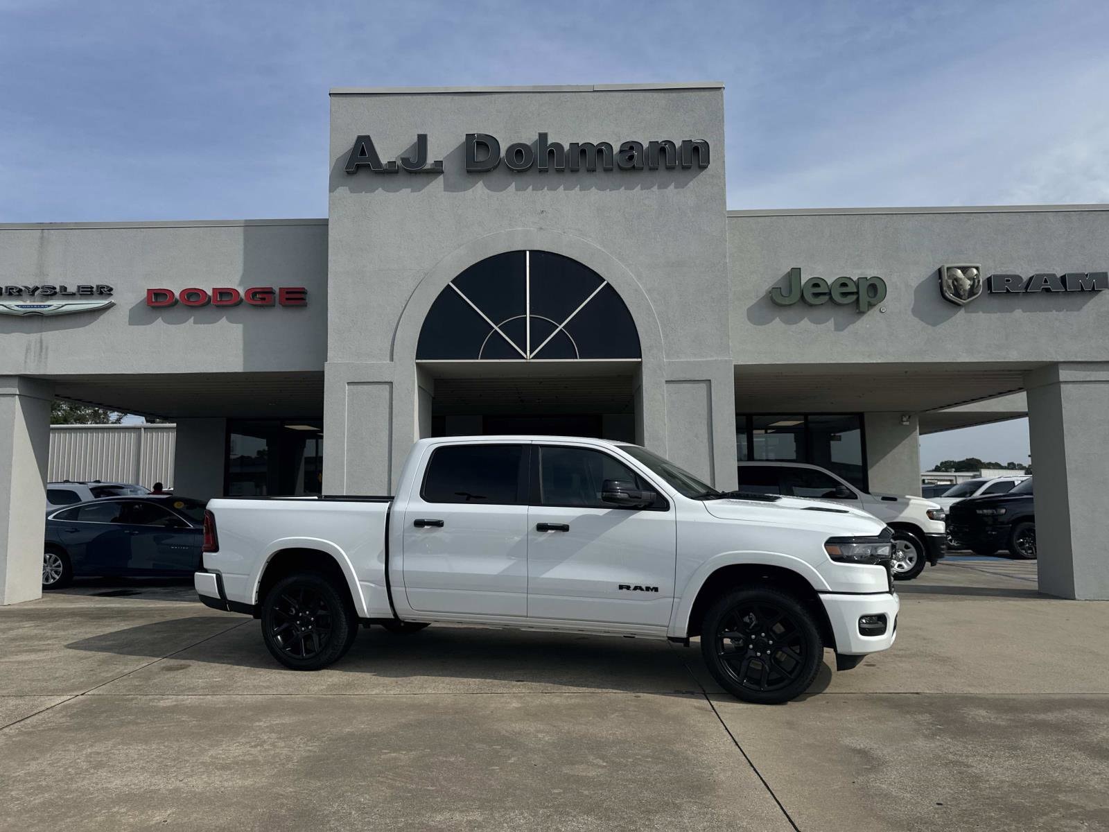 2025 Ram 1500 LARAMIE CREW CAB 4X2 5'7 BOX