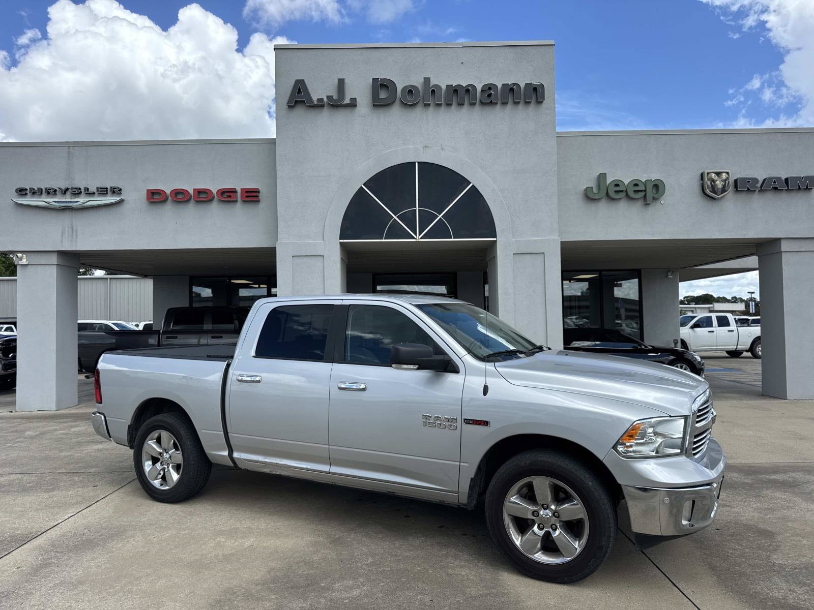 2016 RAM 1500 SLT