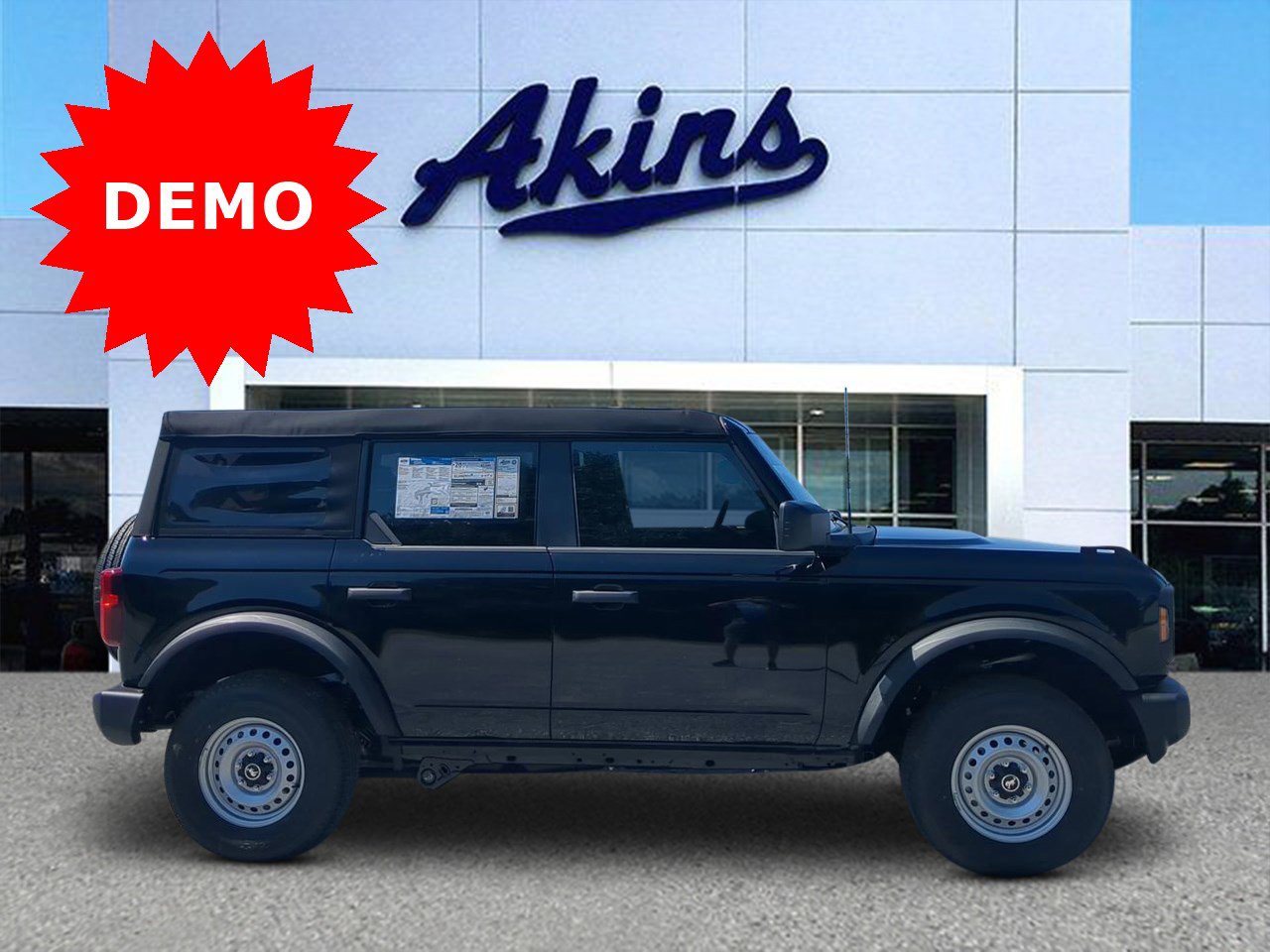 2025 Ford Bronco 4-Door Base's photo