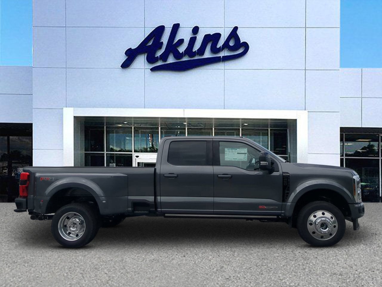 2025 Ford F-450 Super Duty Platinum