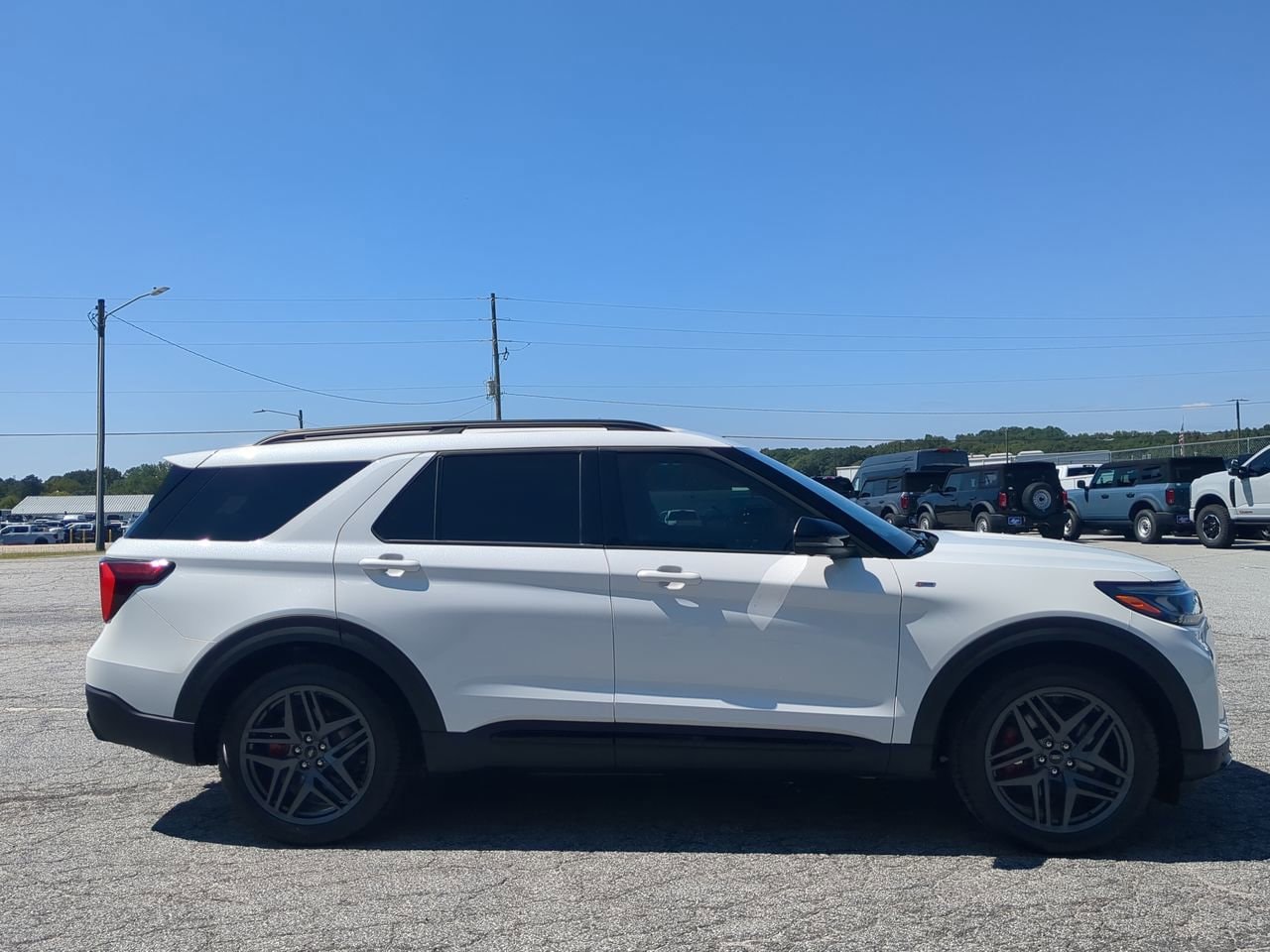 2025 Ford Explorer ST-Line