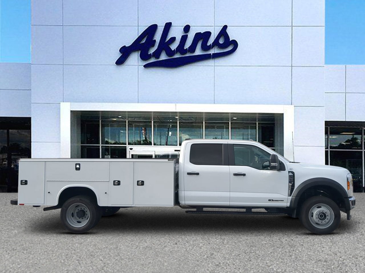 2025 Ford F-450 Super Duty Chassis Cab XL's photo