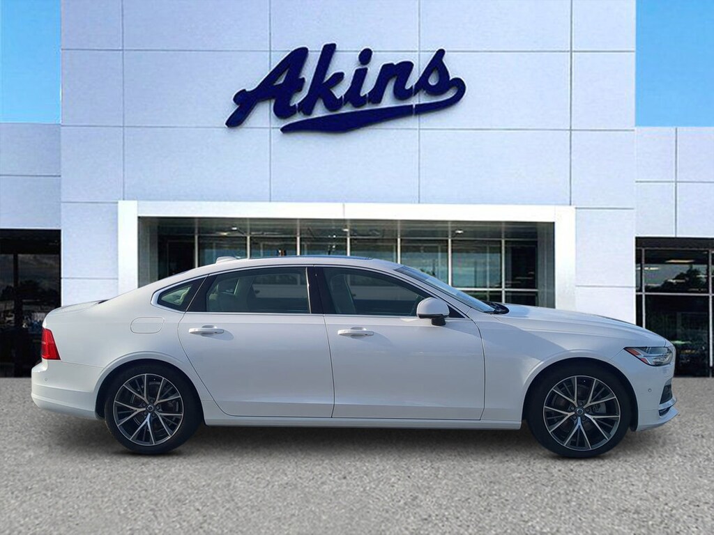 Used 2018 Volvo S90 T5 Momentum Sedan