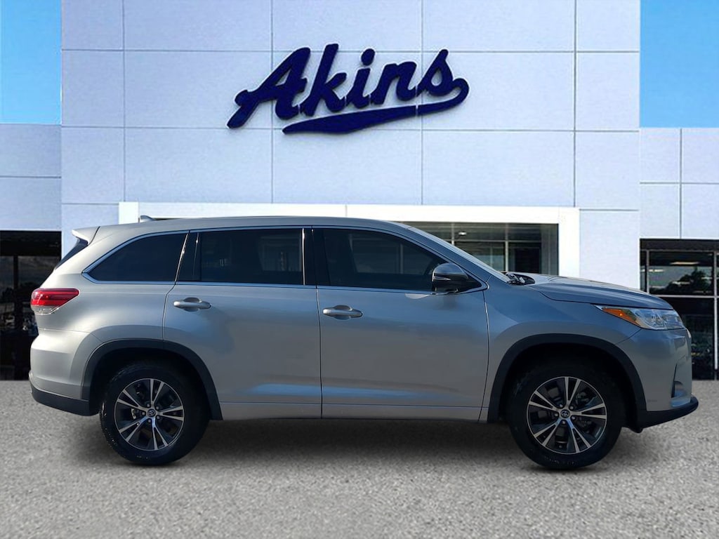 Used 2017 Toyota Highlander LE SUV