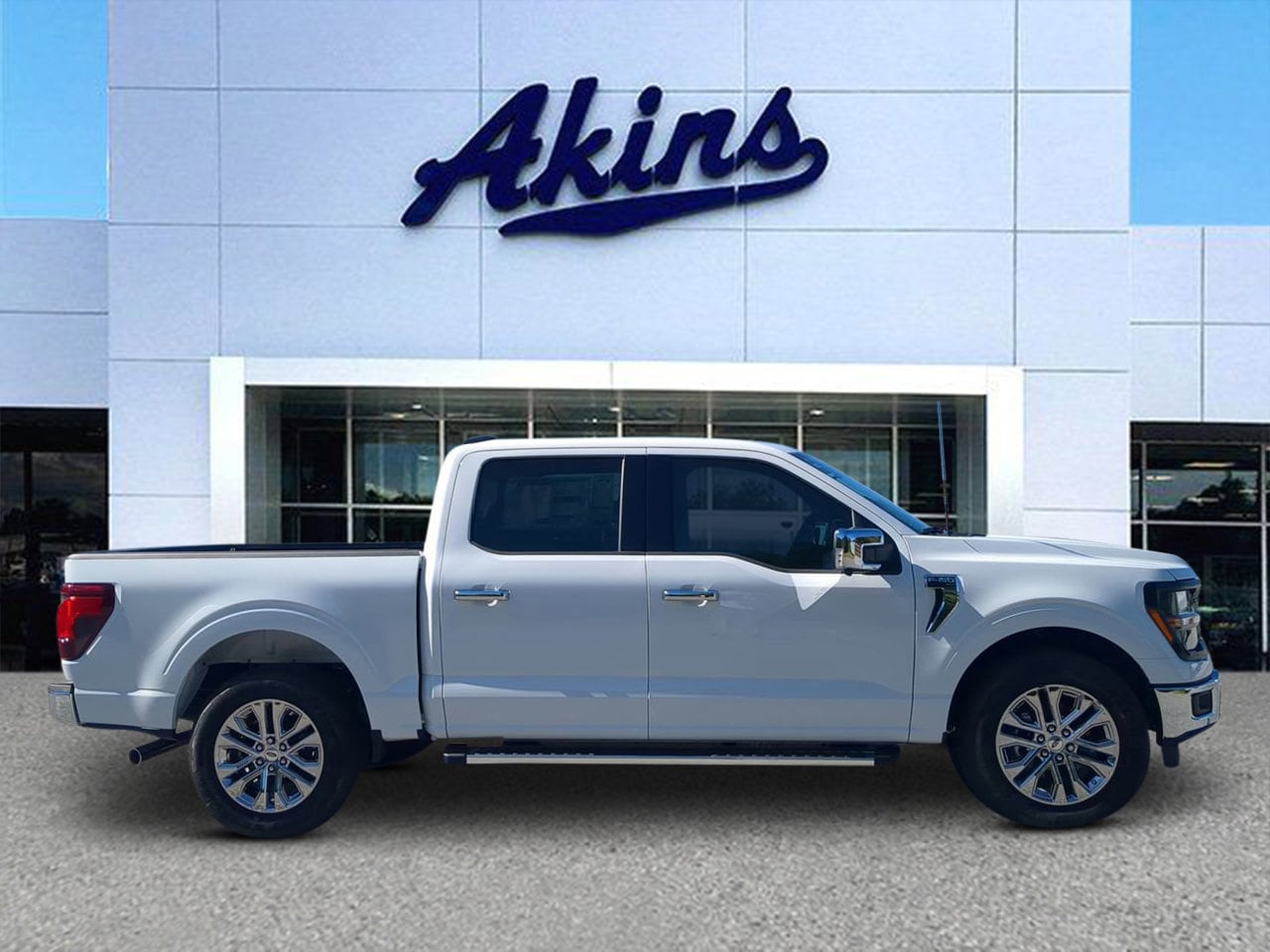 2025 Ford F-150 XLT's photo