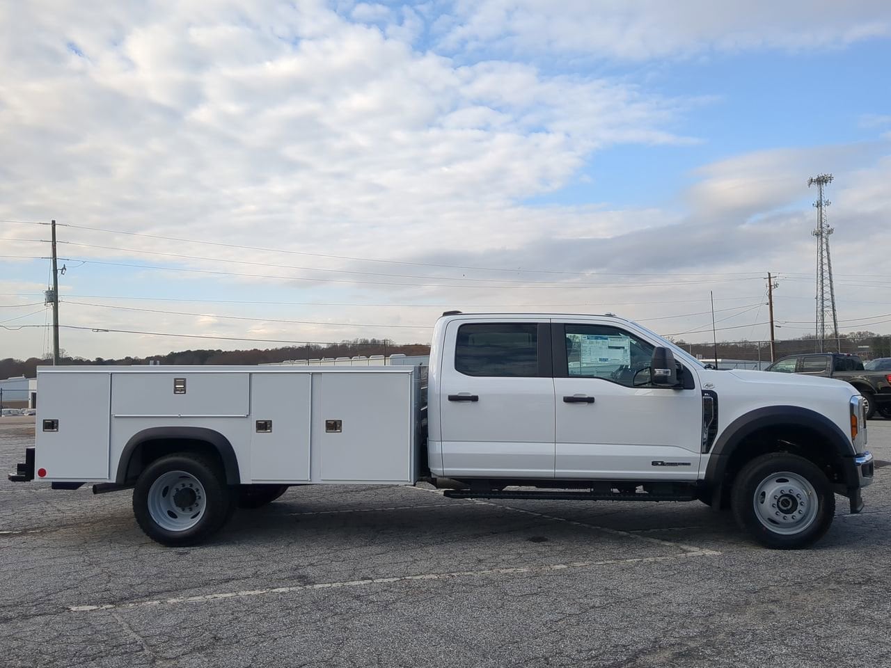 2026 Ford F-550 Super Duty Chassis Cab XL's photo
