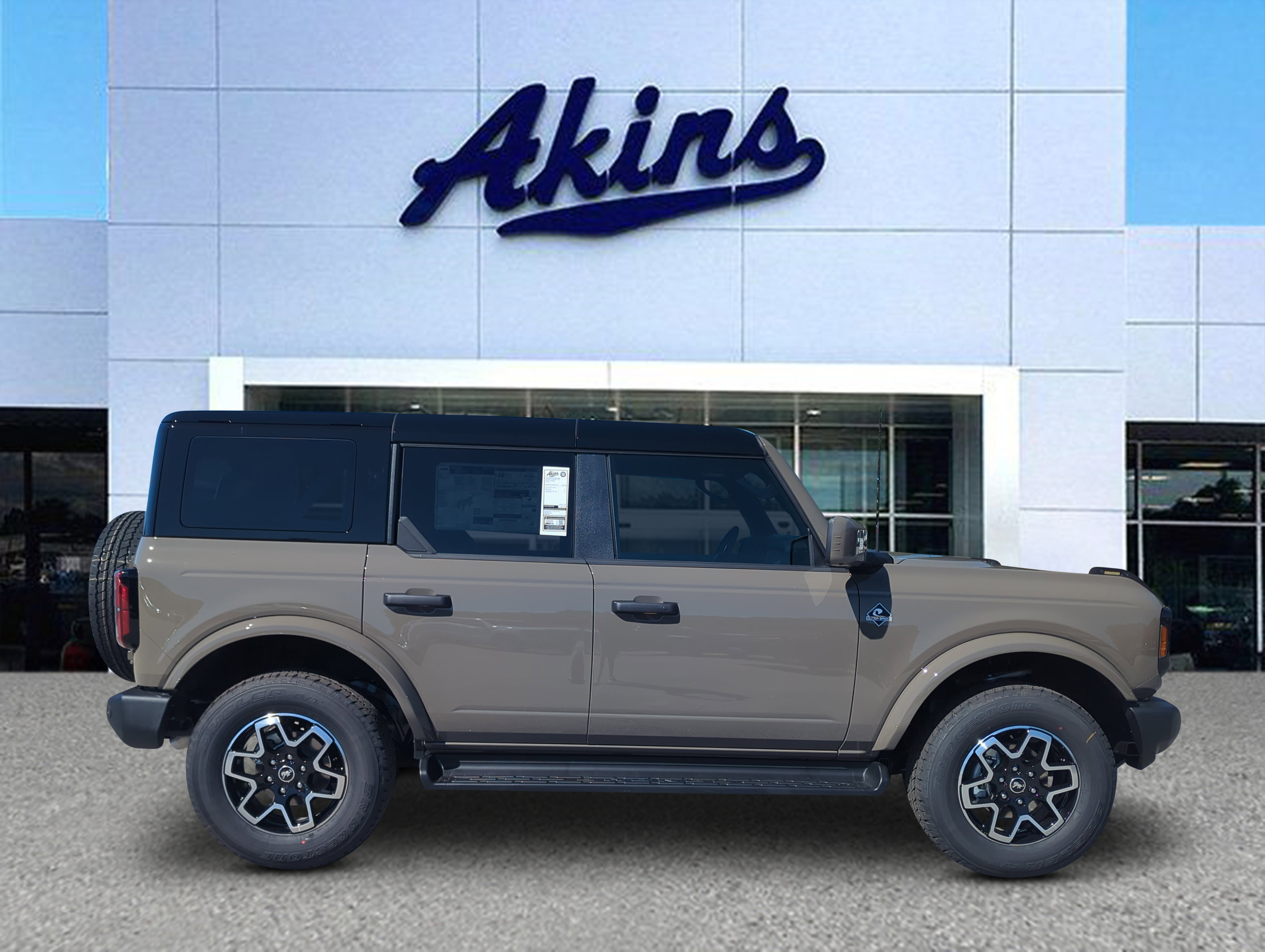 New 2026 Ford Bronco Outer Banks SUV